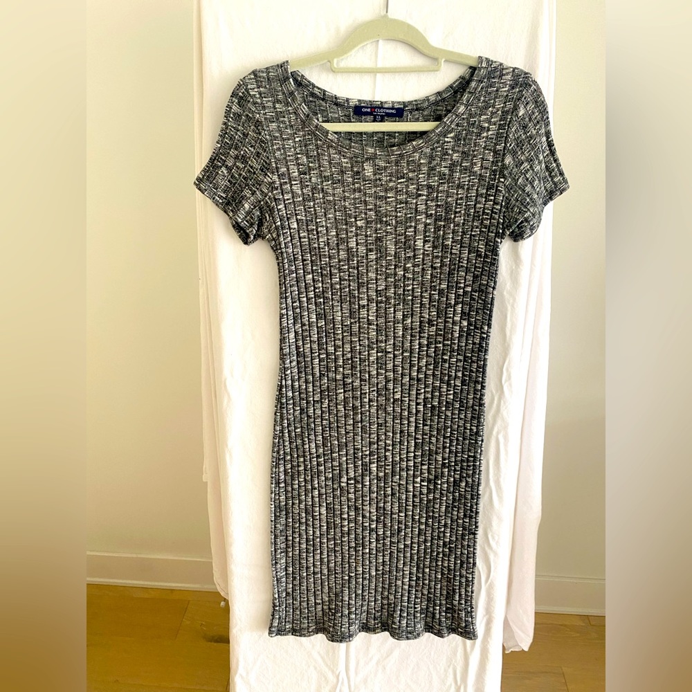One Collection Short Sleeve Grey Dress Size: XL